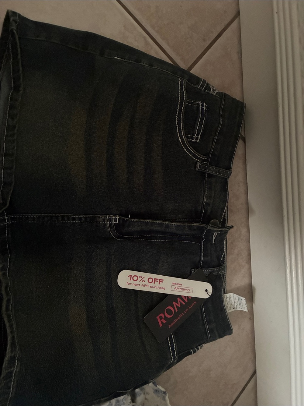 ROMWE Black High-Rise Women's Jeans with Faded Detailing